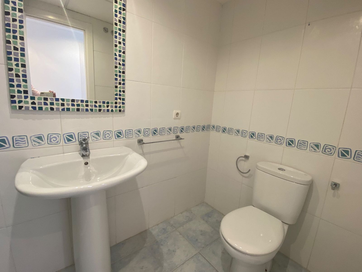 2 Bedroom Apartment in Marbella - Photo 24