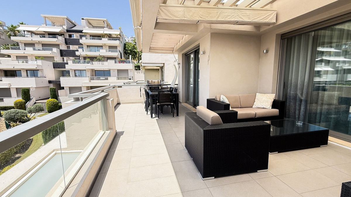 3 Bedroom Apartment in Benahavís - Photo 14