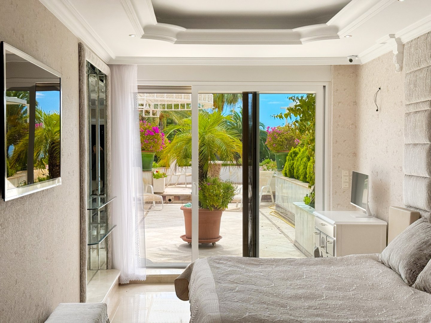 1 Bedroom Apartment in Marbella - Photo 11