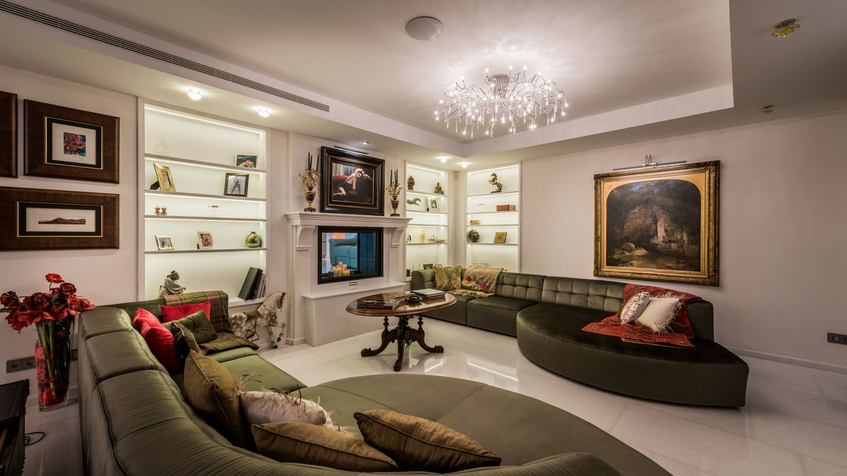 6 Bedroom Villa in Marbella - Photo 5