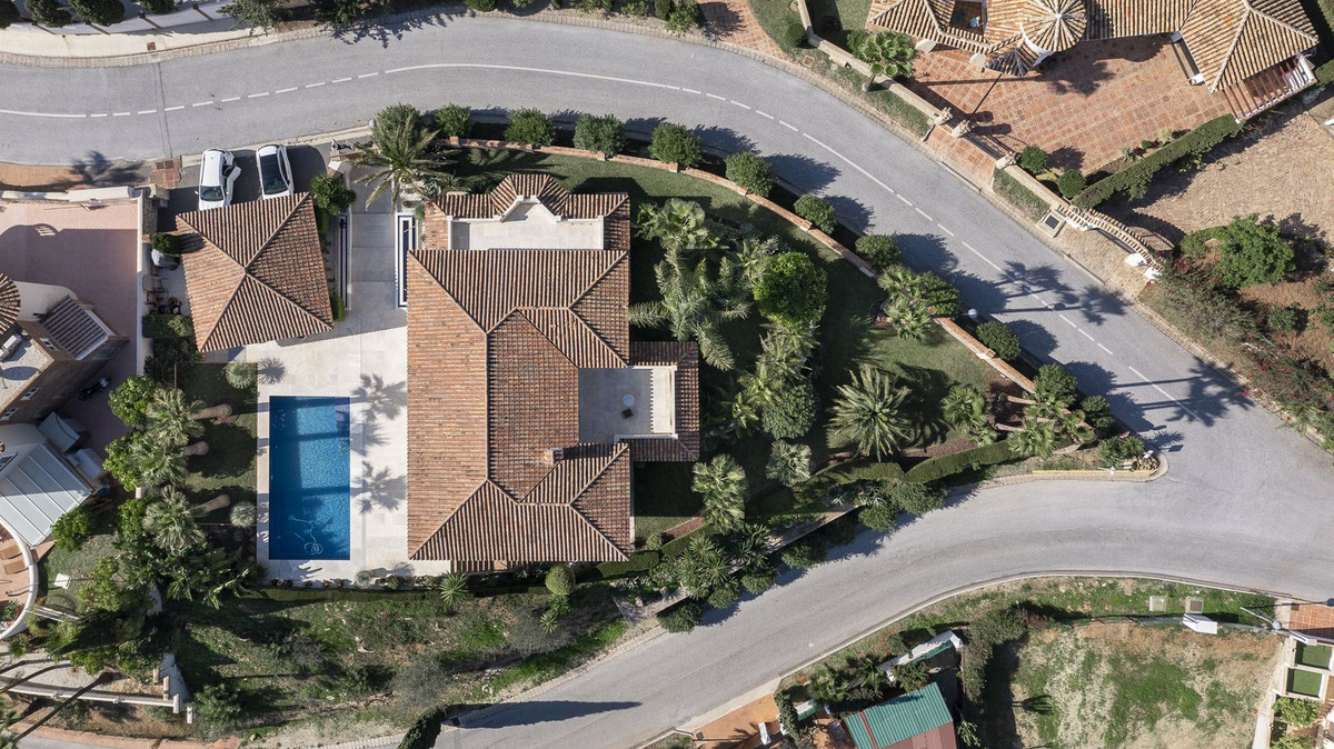 6 Bedroom Villa in Mijas - Photo 5