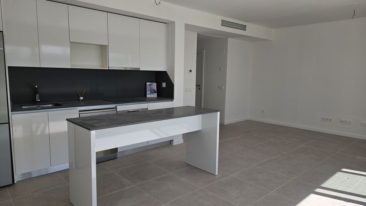 2 Bedroom Apartment in Estepona - Photo 15
