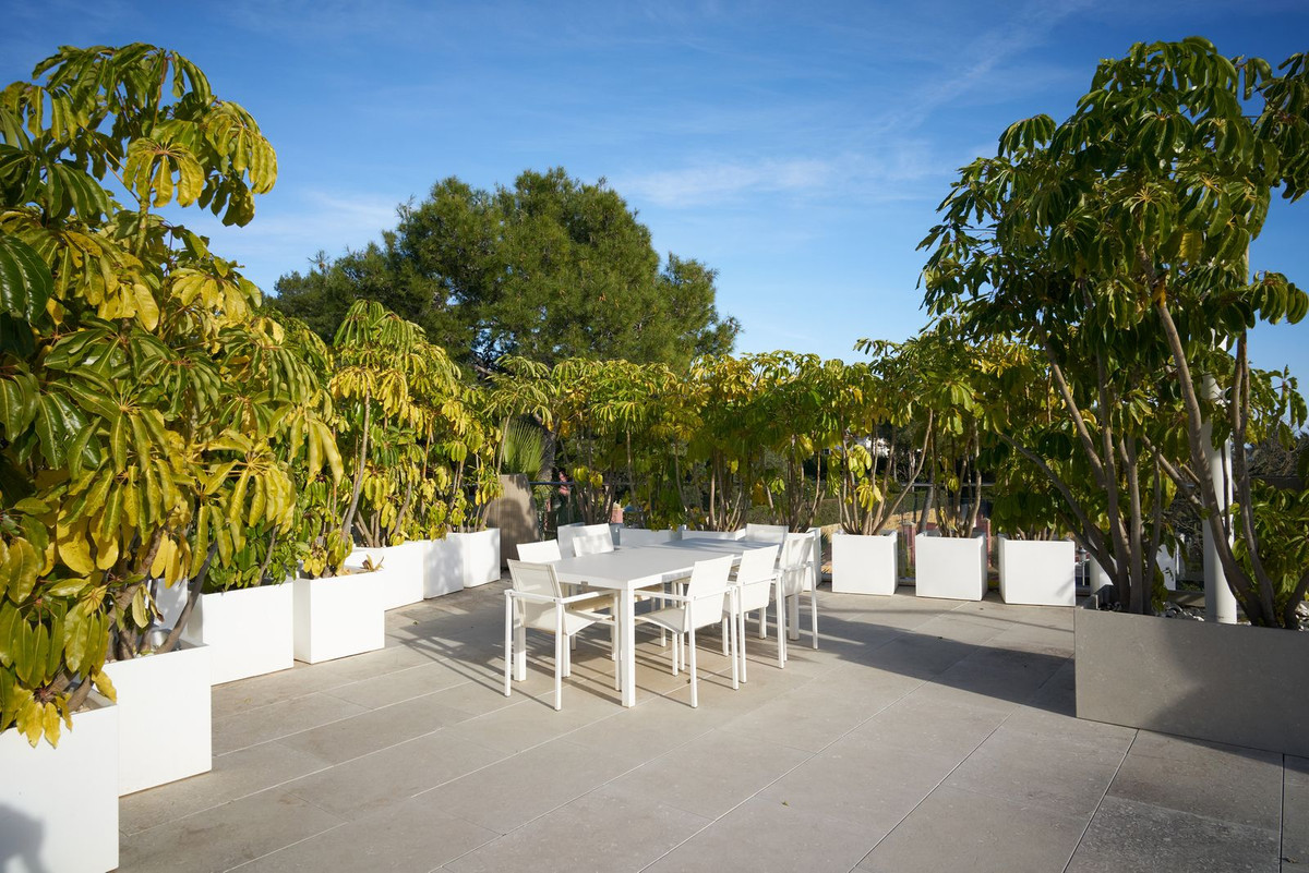 4 Bedroom Villa in Marbella - Photo 50