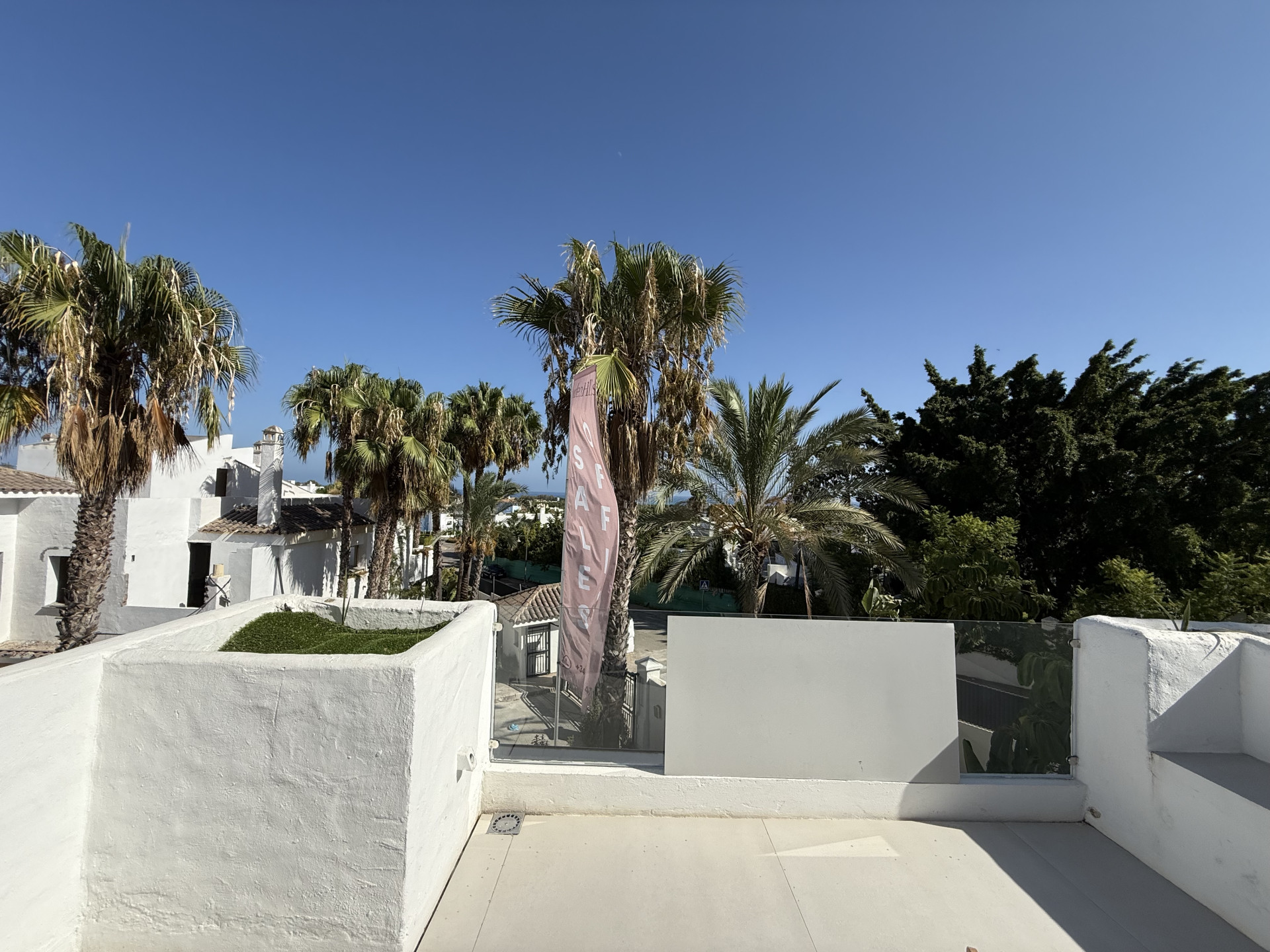 3 Bedroom Penthouse in Estepona - Photo 3