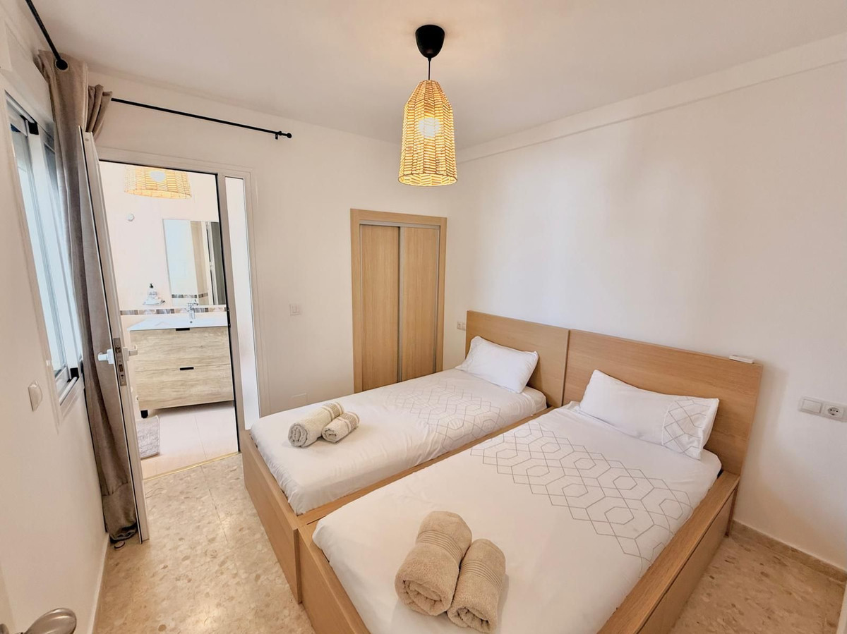 2 Bedroom Penthouse in Fuengirola - Photo 16