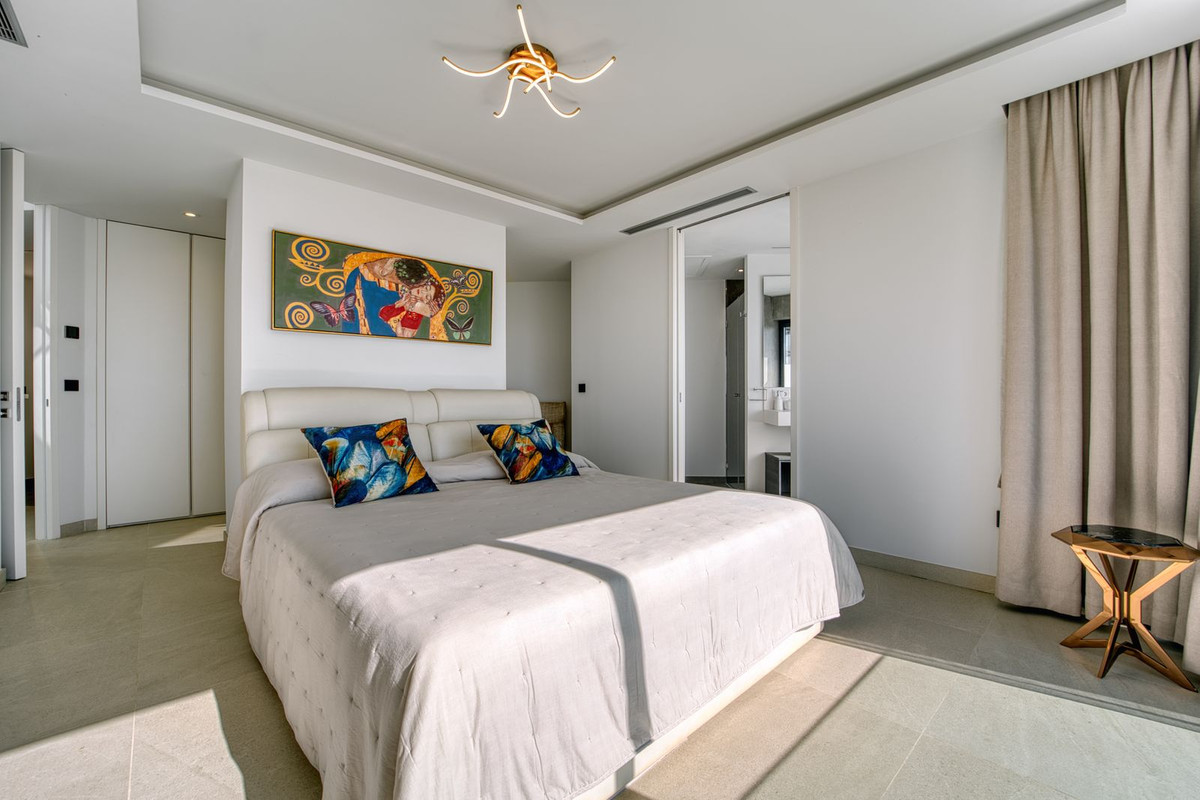3 Bedroom Townhouse in Estepona - Photo 7