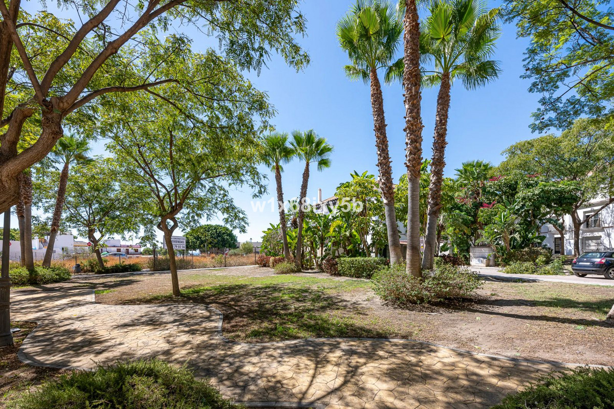 1 Bedroom Apartment in Estepona - Photo 23