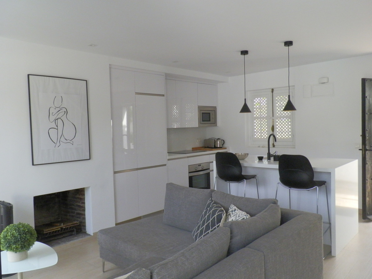 2 Bedroom Townhouse in Marbella - Photo 4