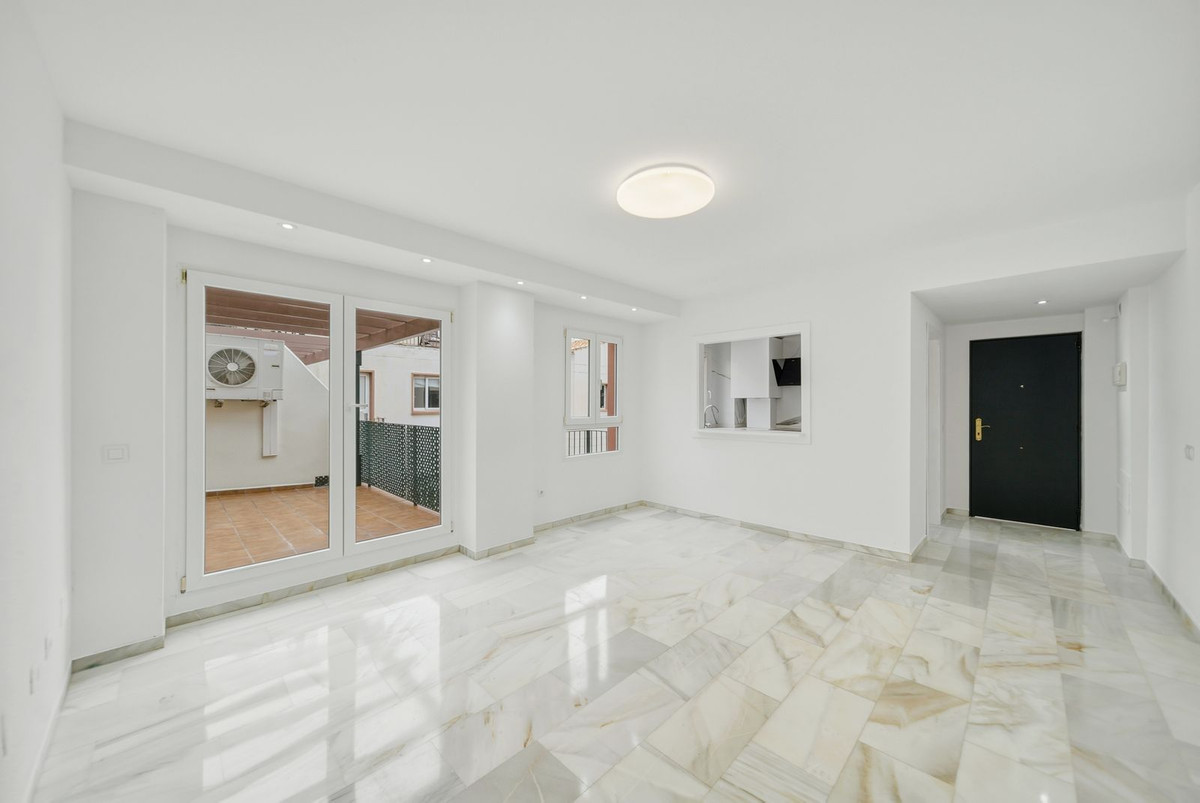 3 Bedroom Penthouse in Benalmádena - Photo 3