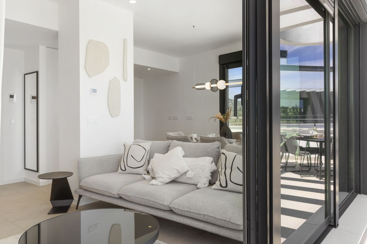 2 Bedroom Penthouse in Torremolinos - Photo 11