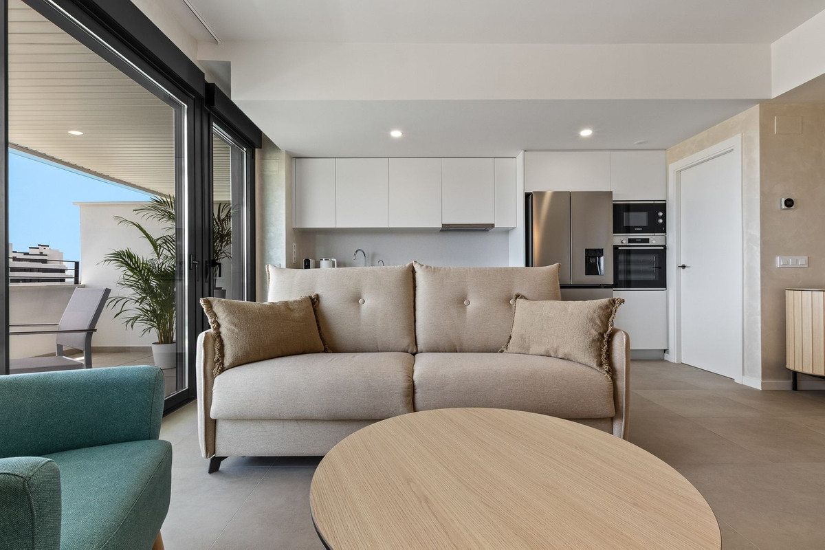 1 Bedroom Apartment in Torremolinos - Photo 10