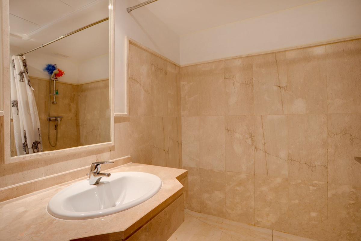 2 Bedroom Apartment in Casares - Photo 12