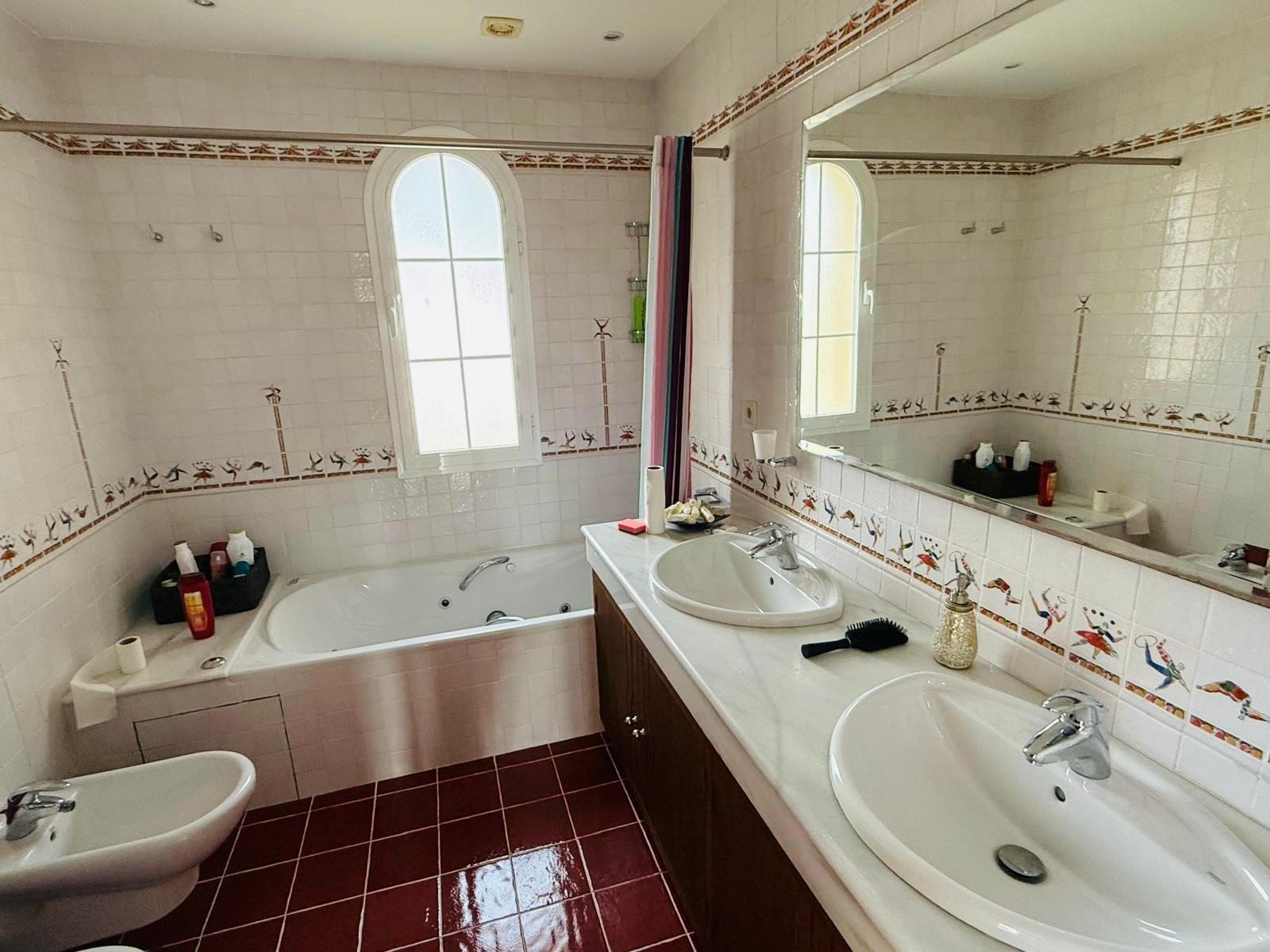 5 Bedroom Villa in Casares - Photo 25