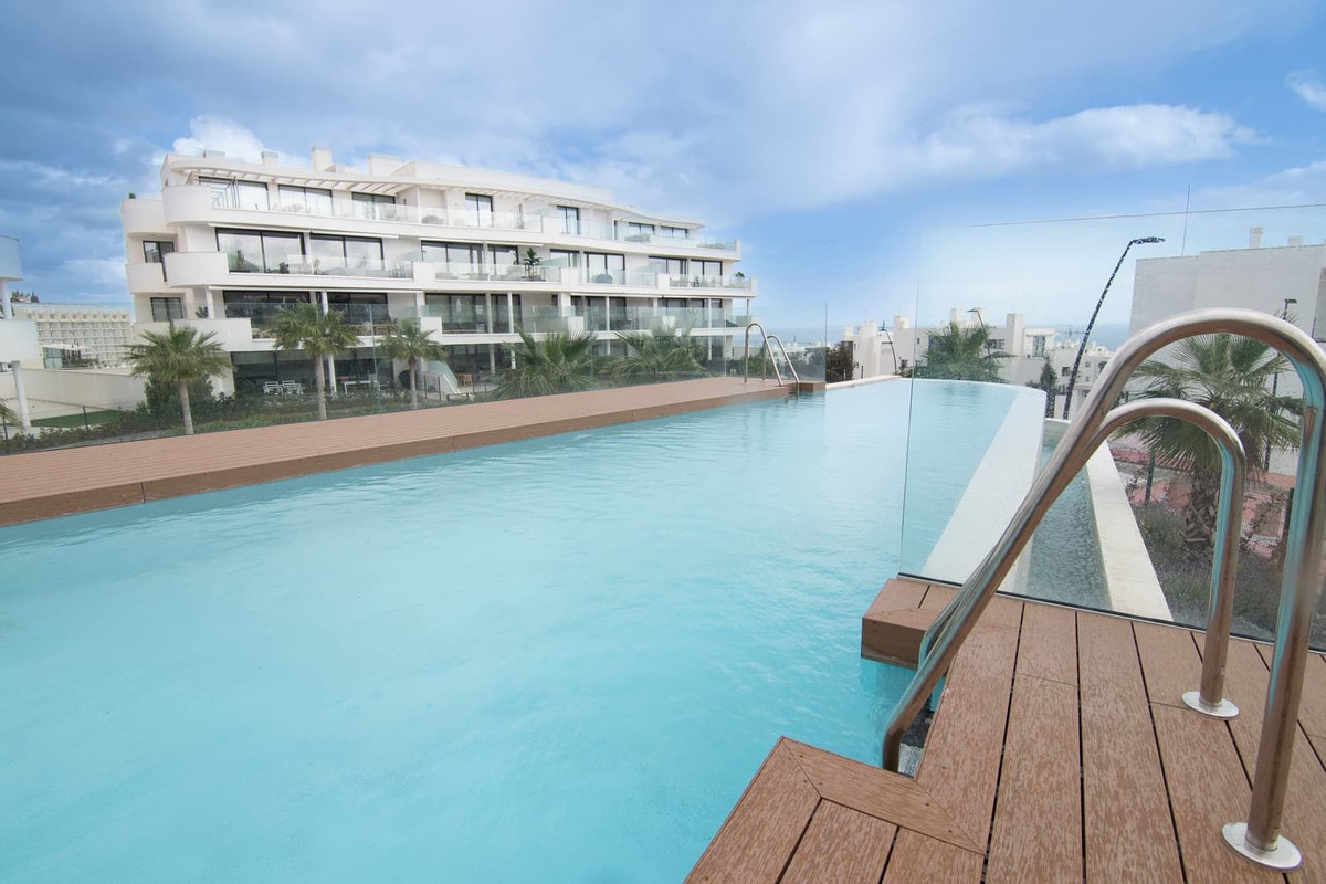 4 Bedroom Apartment in Benalmádena - Photo 3