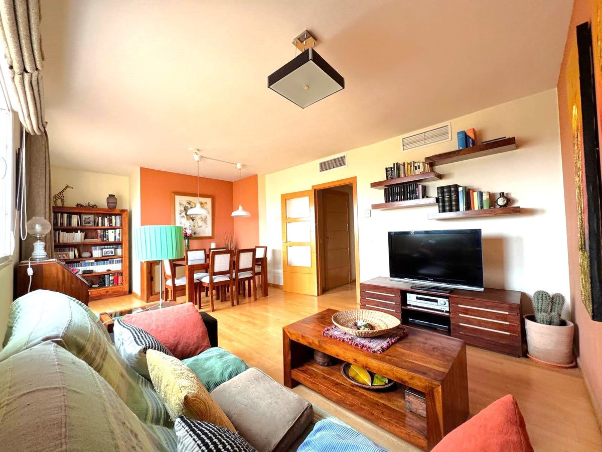 4 Bedroom Penthouse in Torremolinos - Photo 4