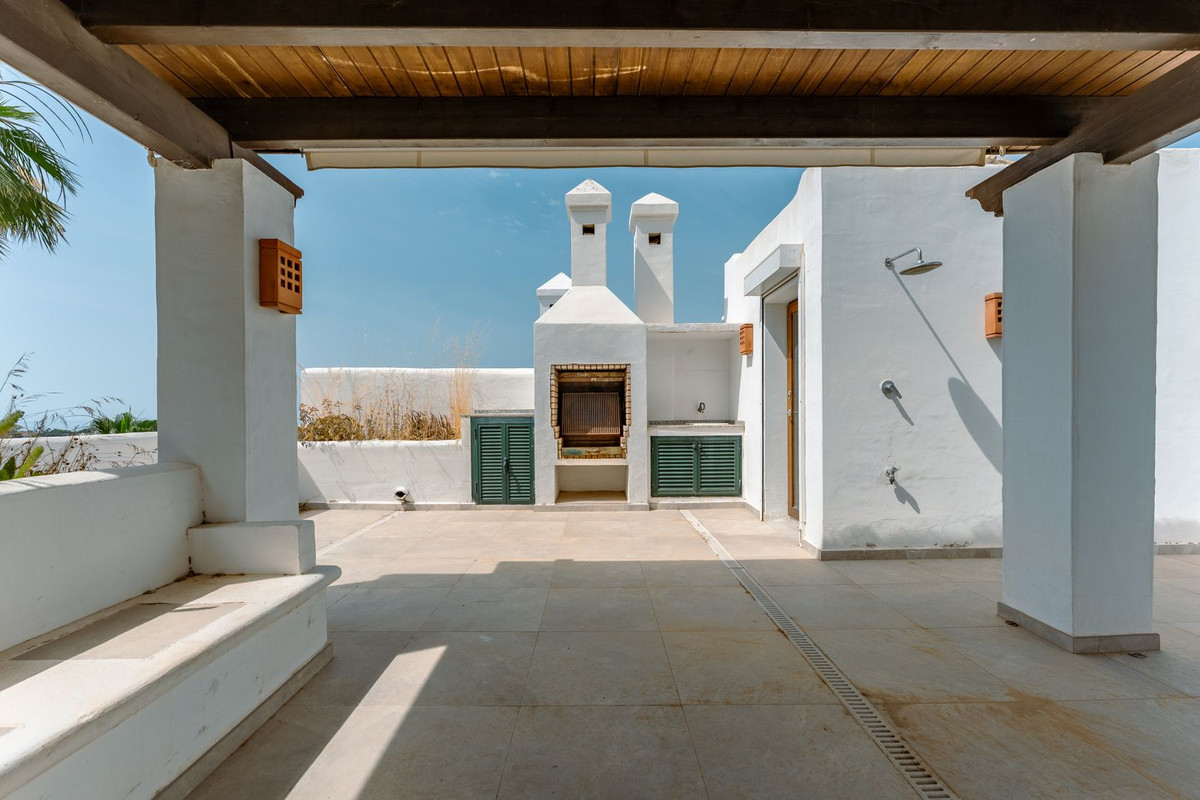 3 Bedroom Townhouse in Estepona - Photo 25