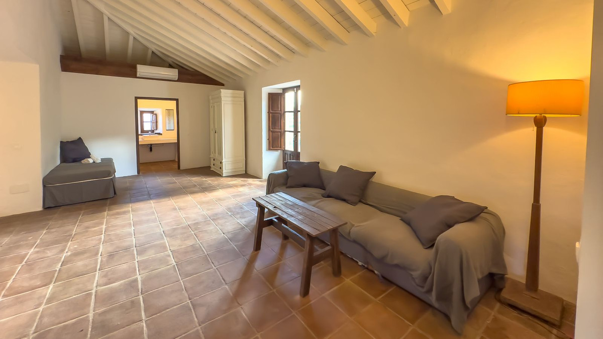 8 Bedroom Country house in Málaga - Photo 25