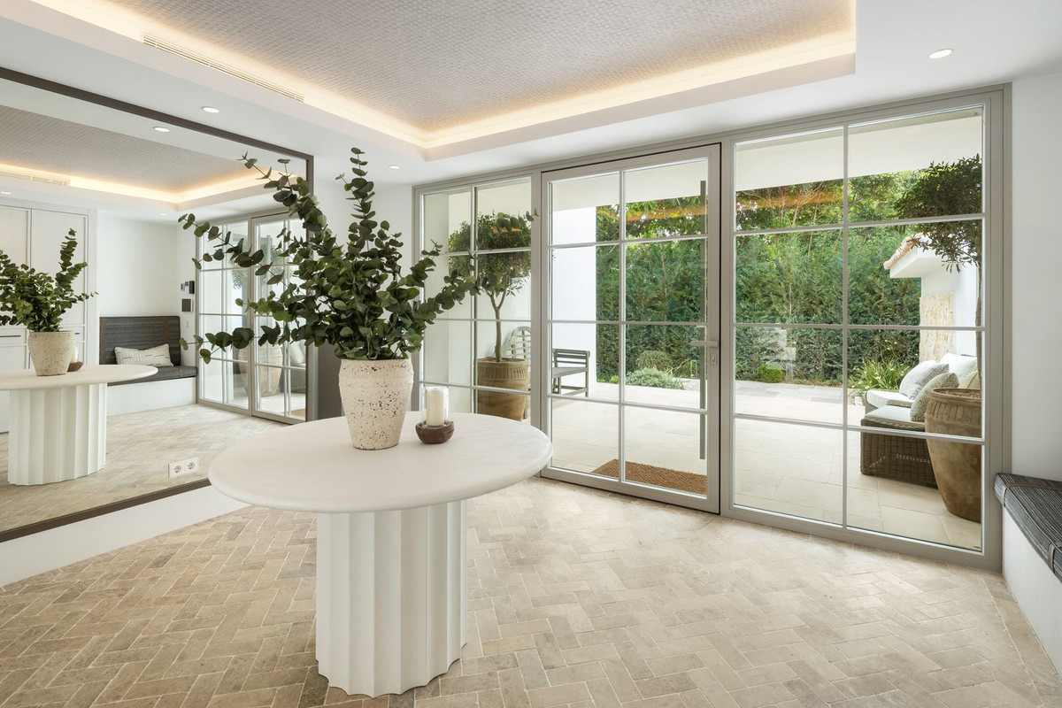 6 Bedroom Villa in Marbella - Photo 15