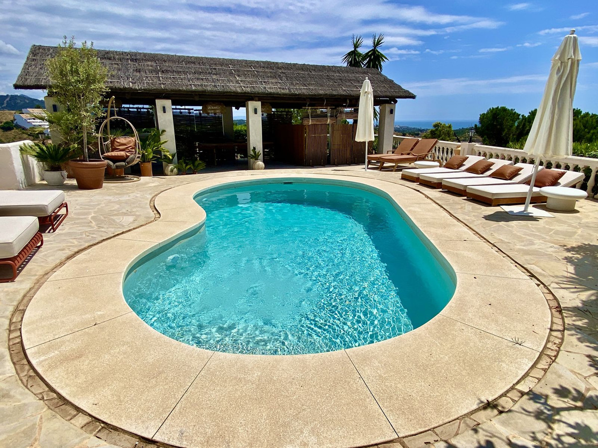 4 Bedroom Villa in Estepona - Photo 12