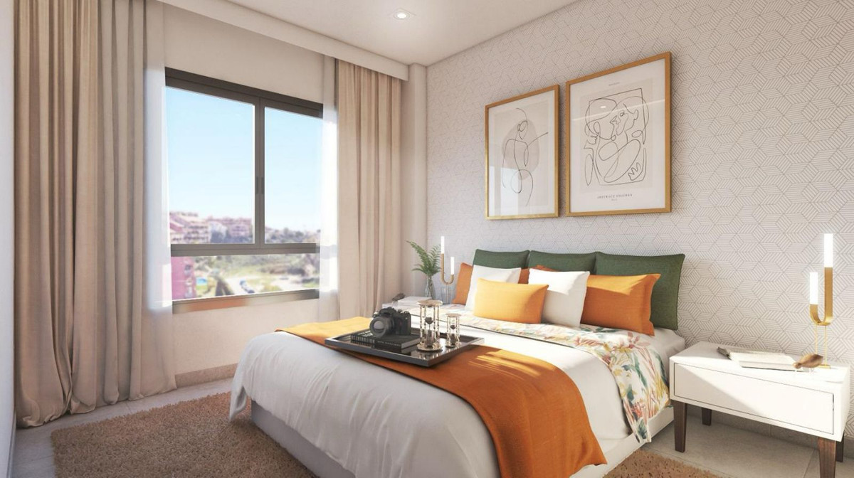 2 Bedroom Apartment in Fuengirola - Photo 3