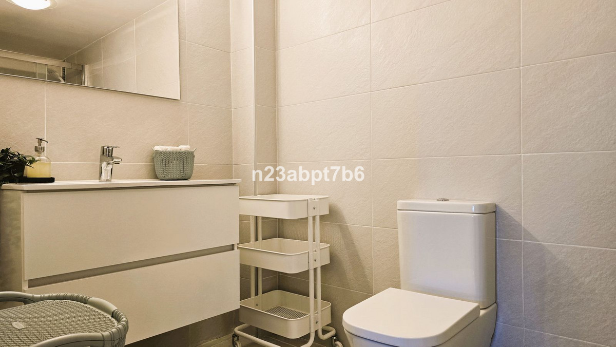 2 Bedroom Apartment in Benahavís - Photo 13