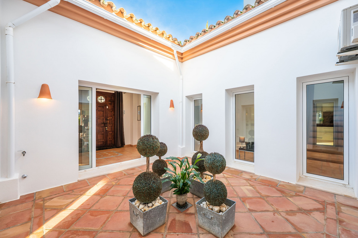 6 Bedroom Villa in Sotogrande - Photo 9