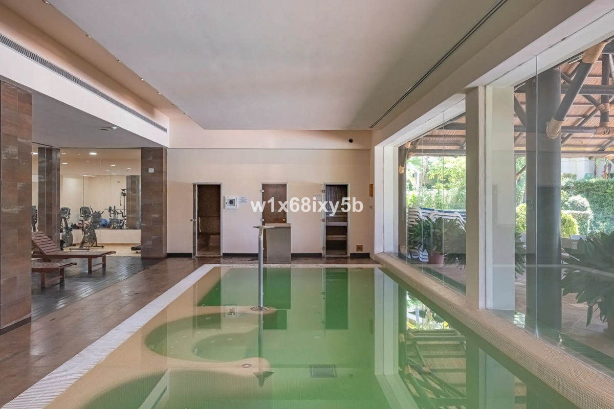 3 Bedroom Penthouse in Benahavís - Photo 30