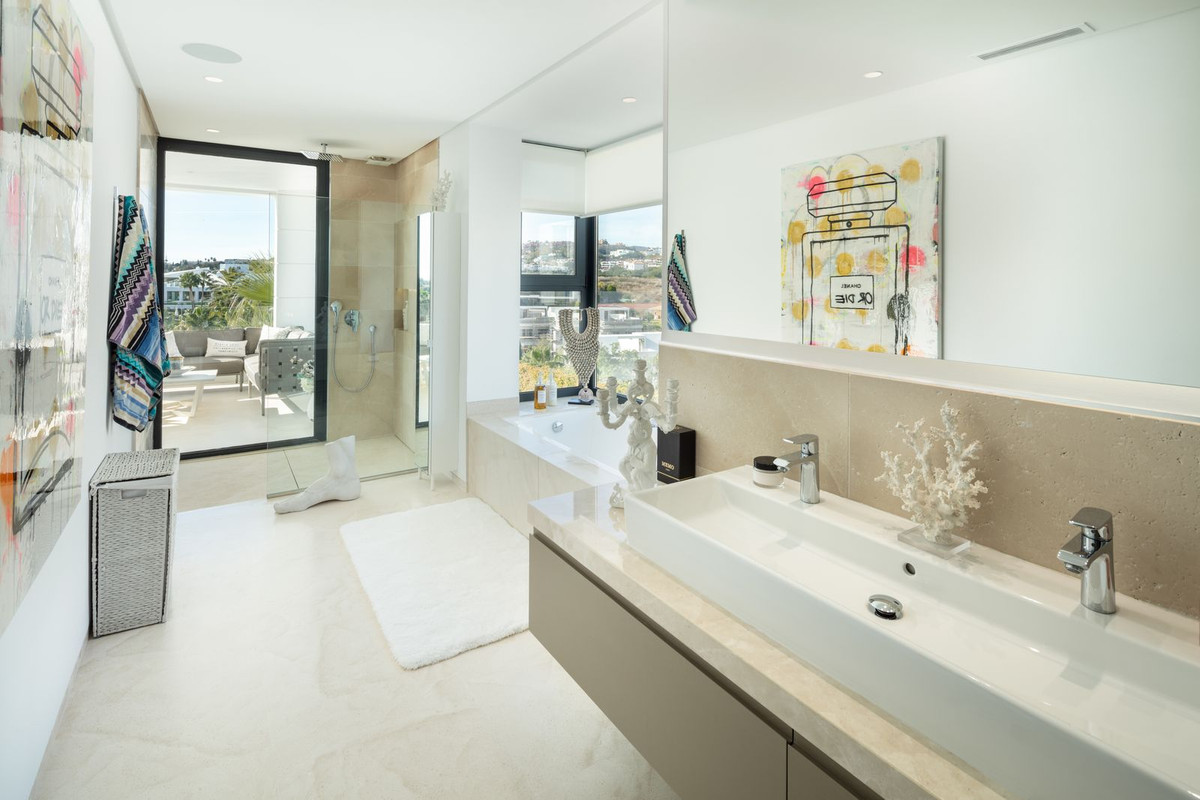7 Bedroom Villa in Marbella - Photo 17