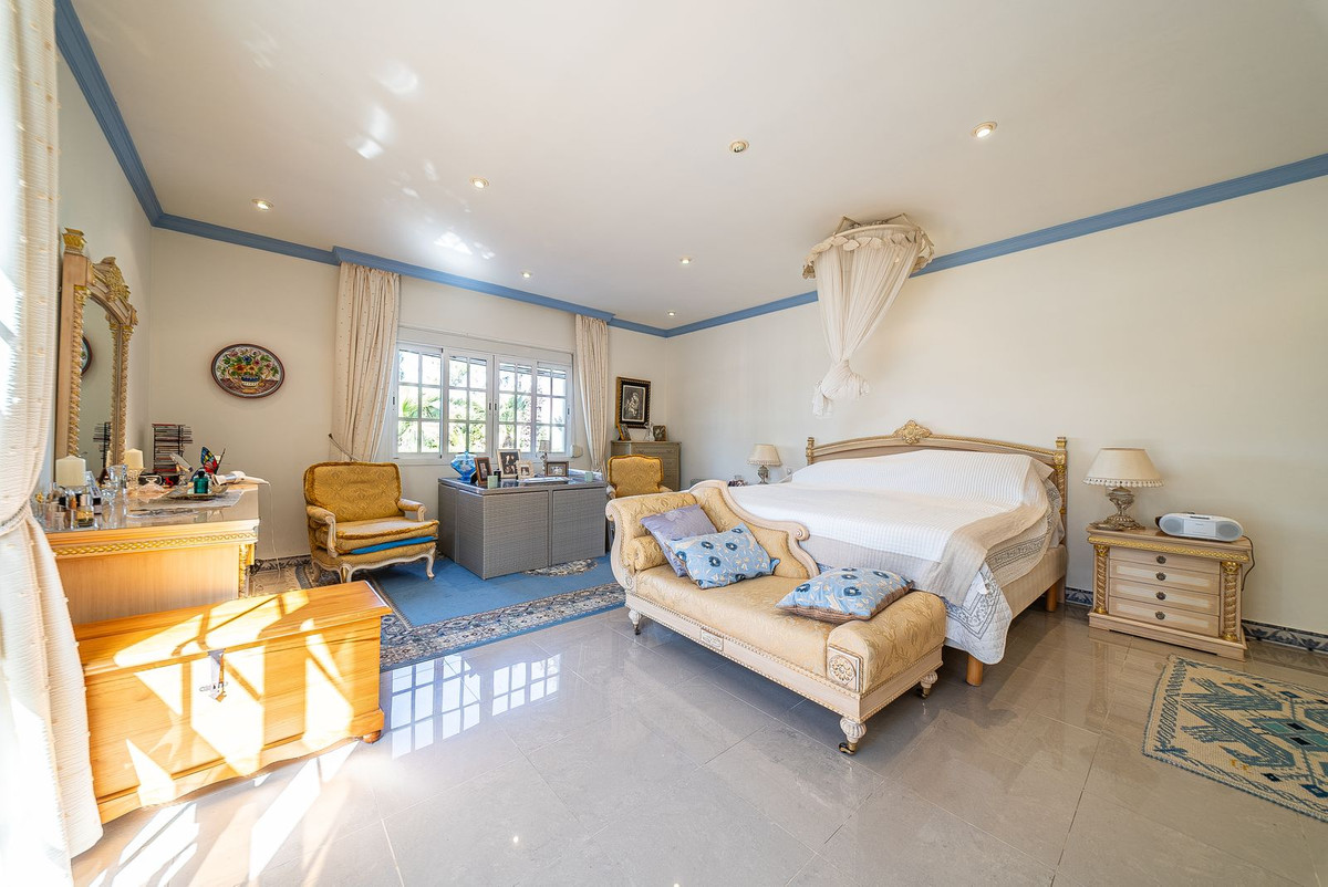 5 Bedroom Villa in Alhaurín de la Torre - Photo 41