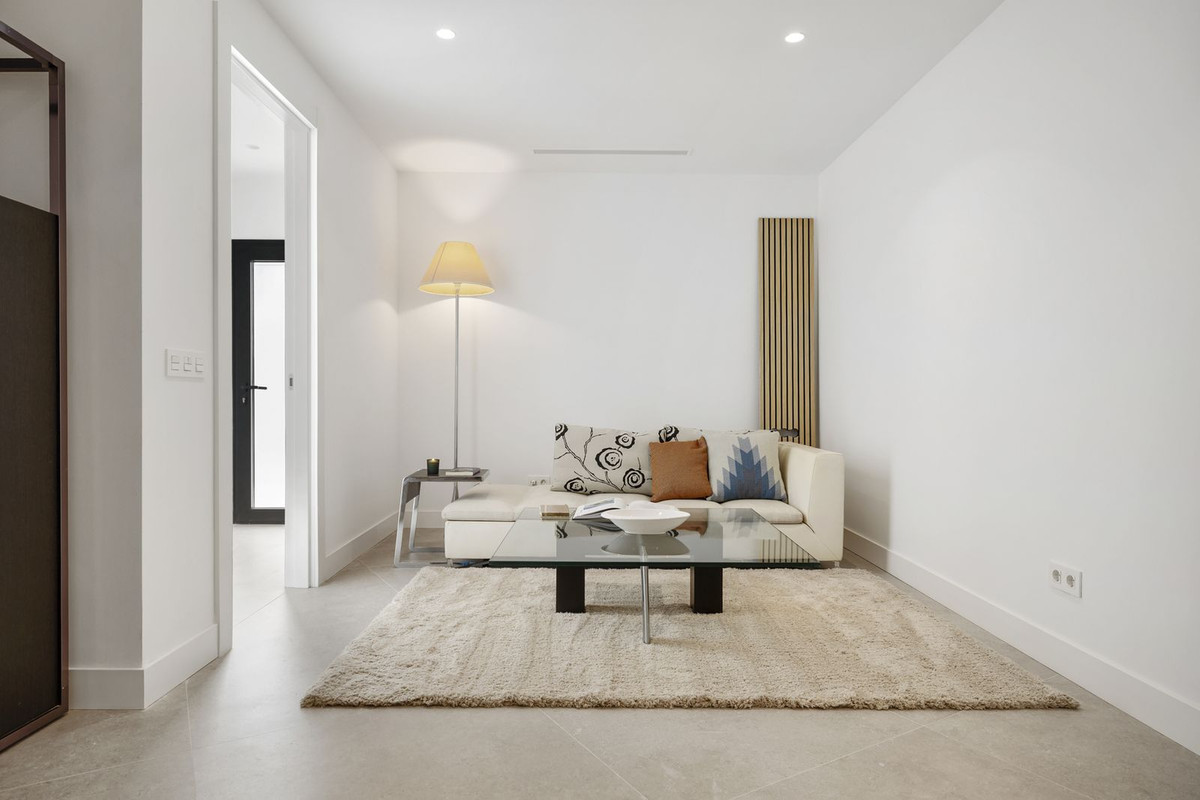5 Bedroom Villa in Marbella - Photo 23