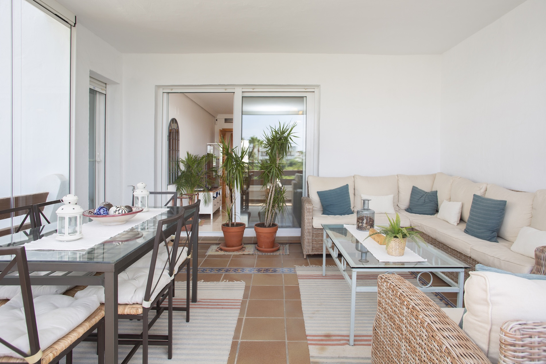 2 Bedroom Apartment in Estepona - Photo 9