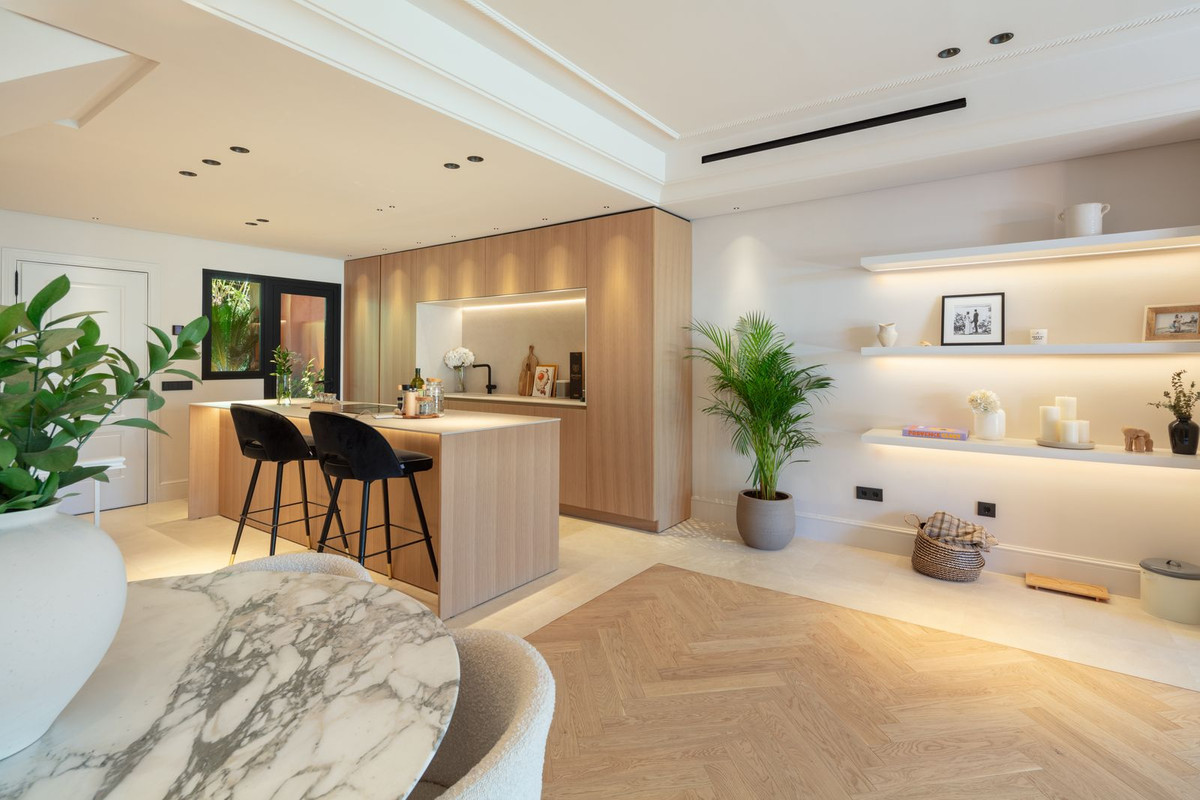 4 Bedroom Townhouse in Marbella - Photo 9