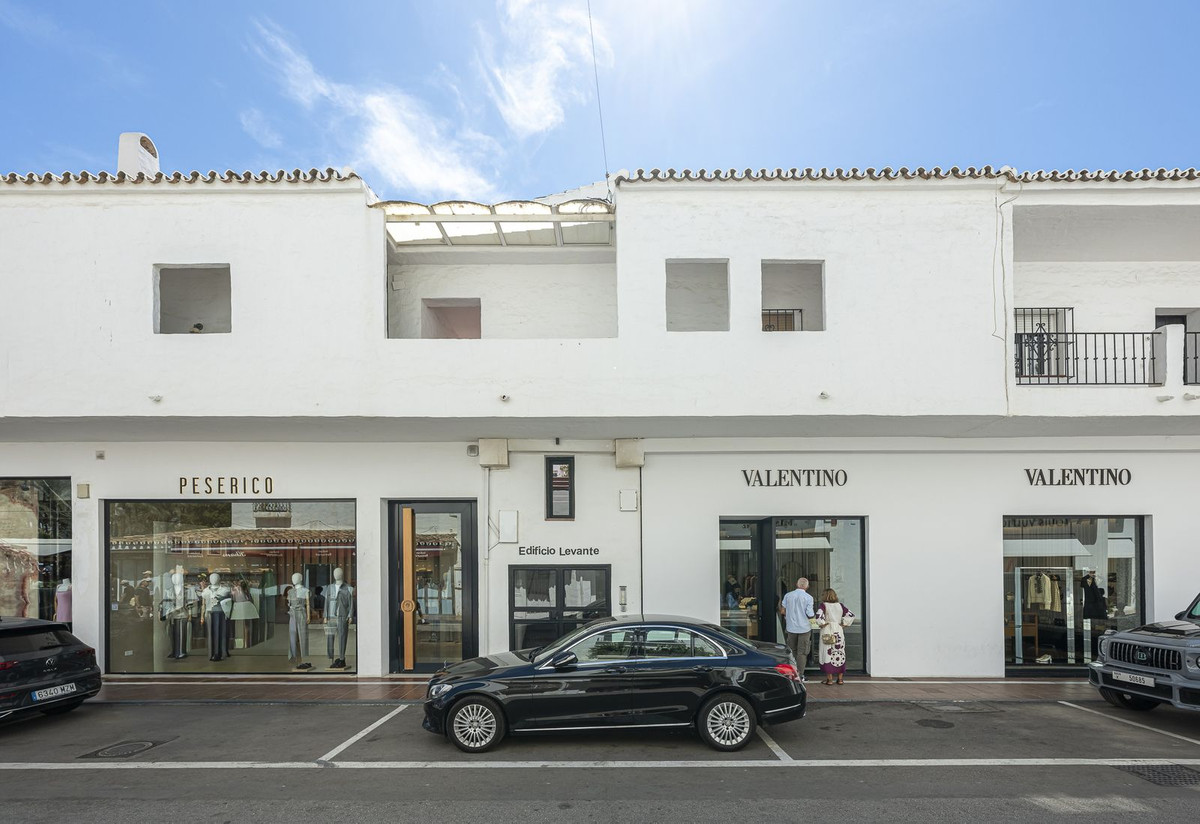 2 Bedroom Apartment in Marbella - Photo 28