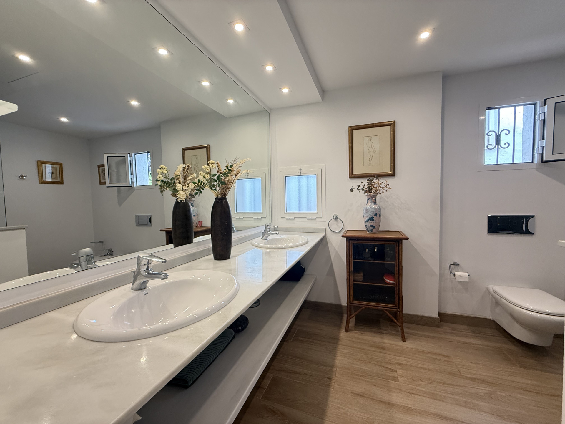 2 Bedroom Apartment in Marbella - Photo 8