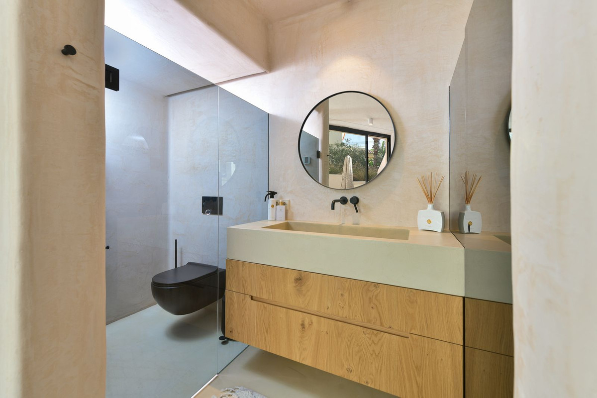4 Bedroom Villa in Marbella - Photo 22