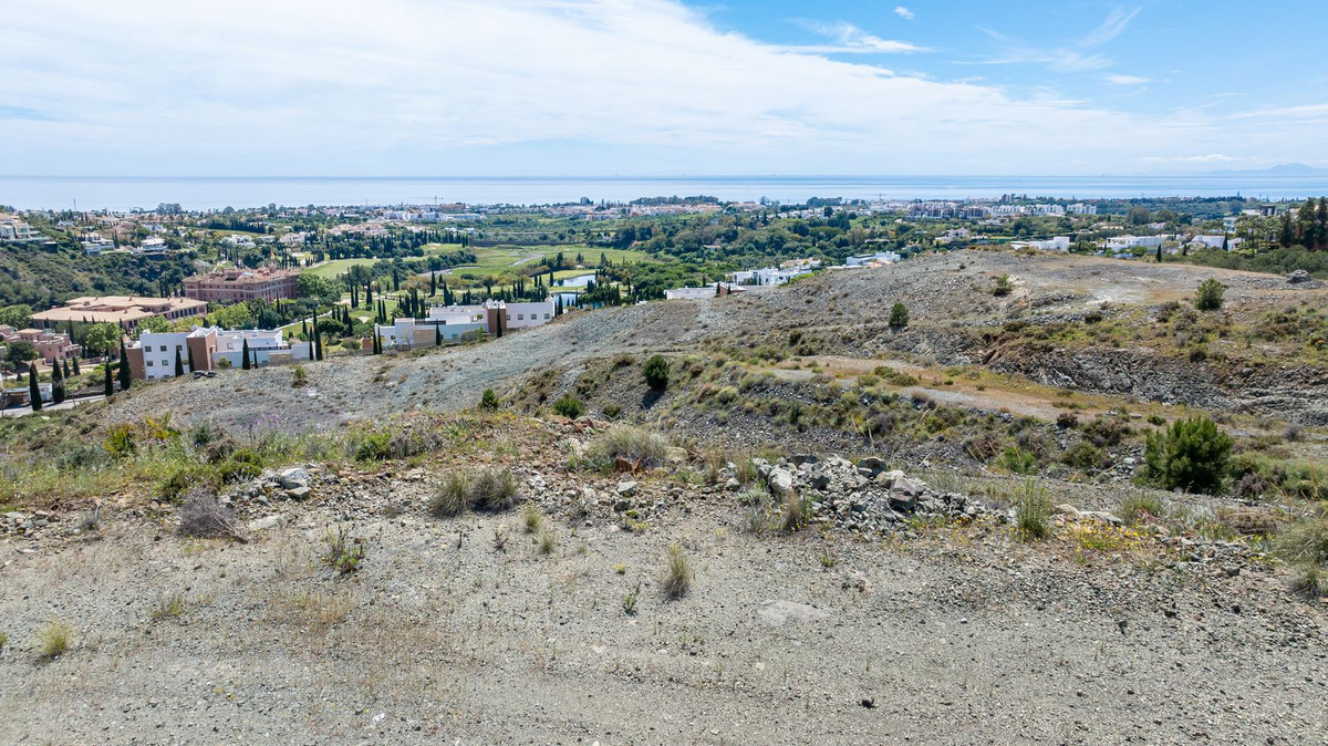 2,400 m² Plot in Benahavís - Photo 11