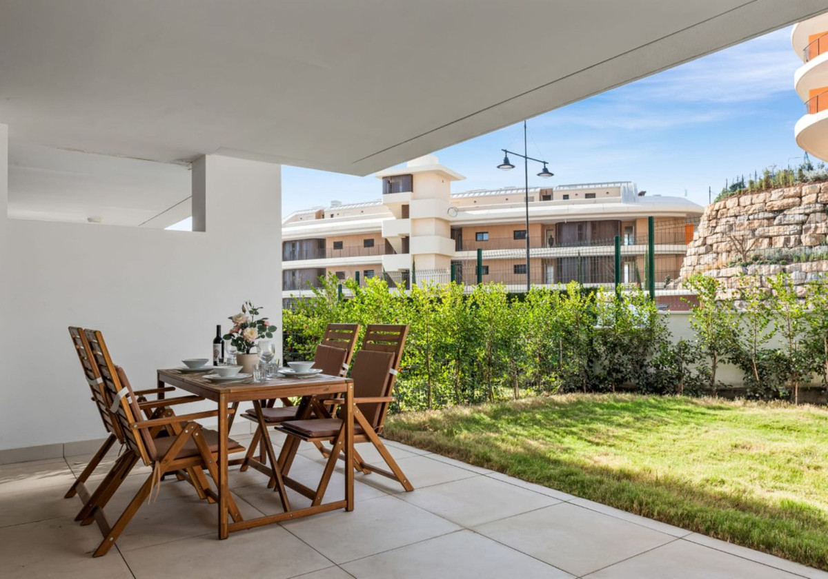 2 Bedroom Apartment in Fuengirola - Photo 11