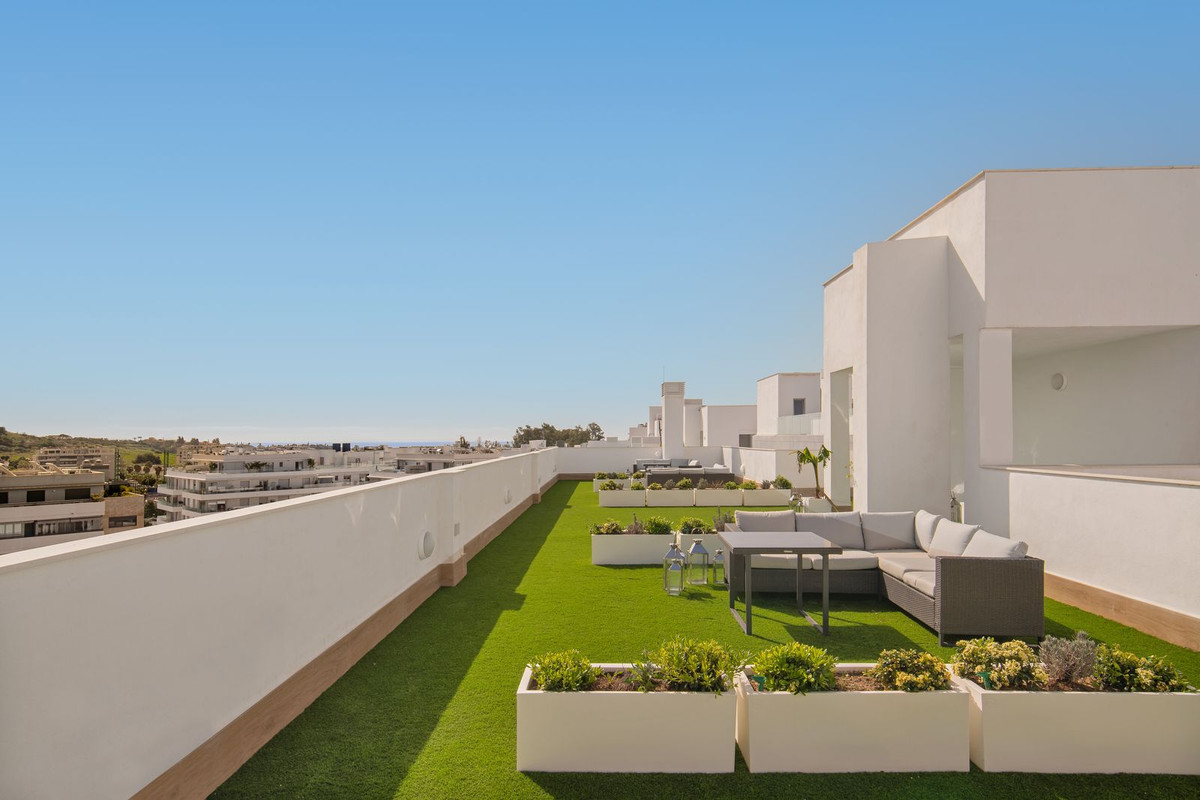 2 Bedroom Apartment in Marbella - Photo 16