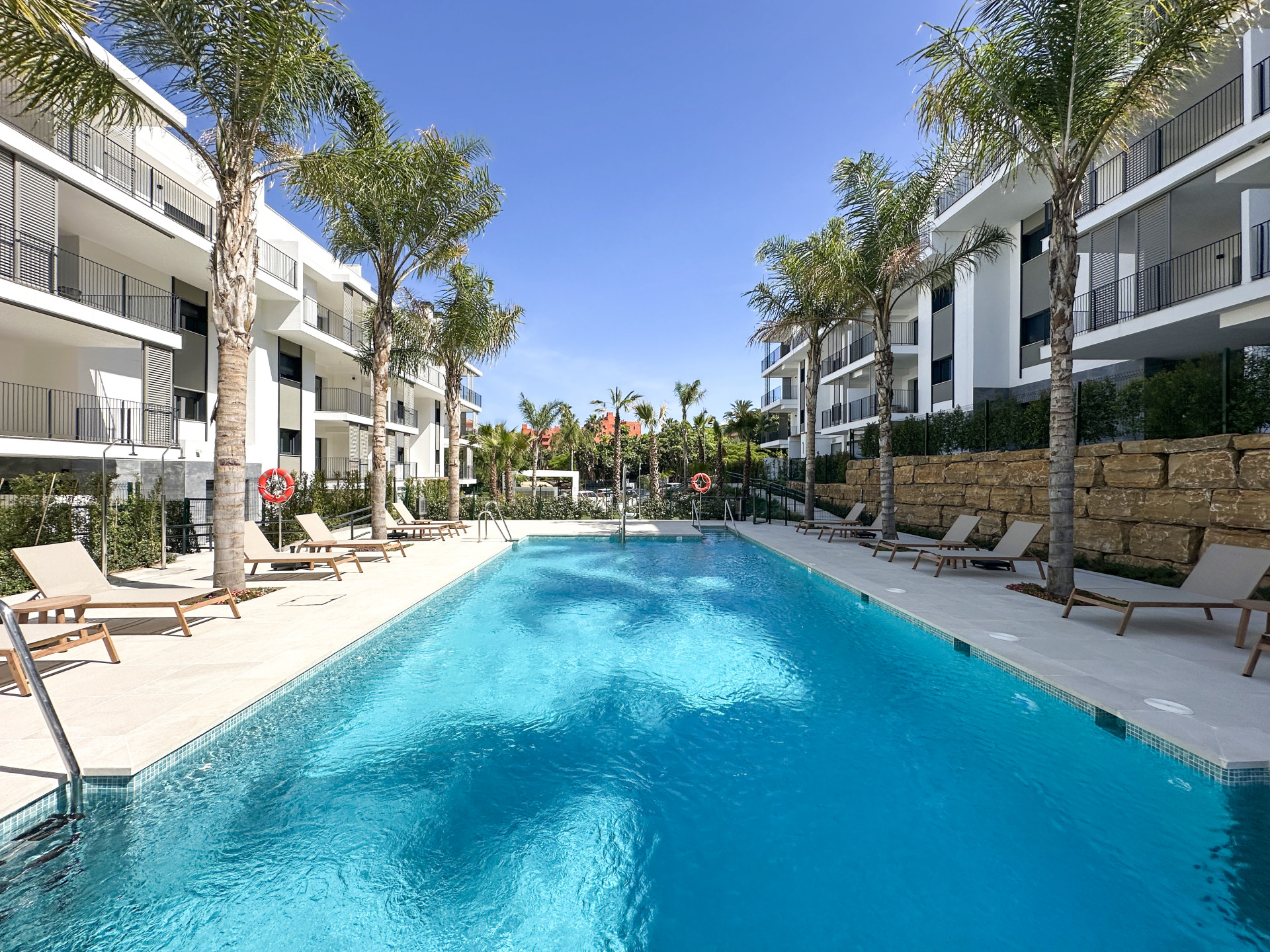 2 Bedroom Apartment in Estepona - Photo 5