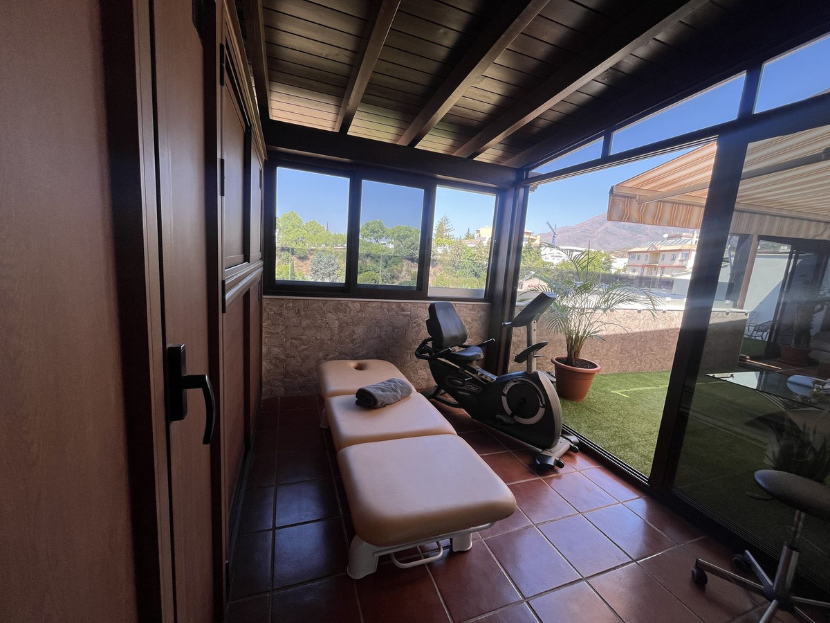 3 Bedroom Penthouse in Estepona - Photo 19
