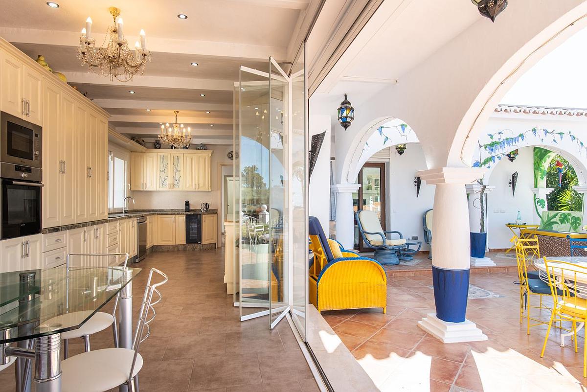 4 Bedroom Villa in Estepona - Photo 6