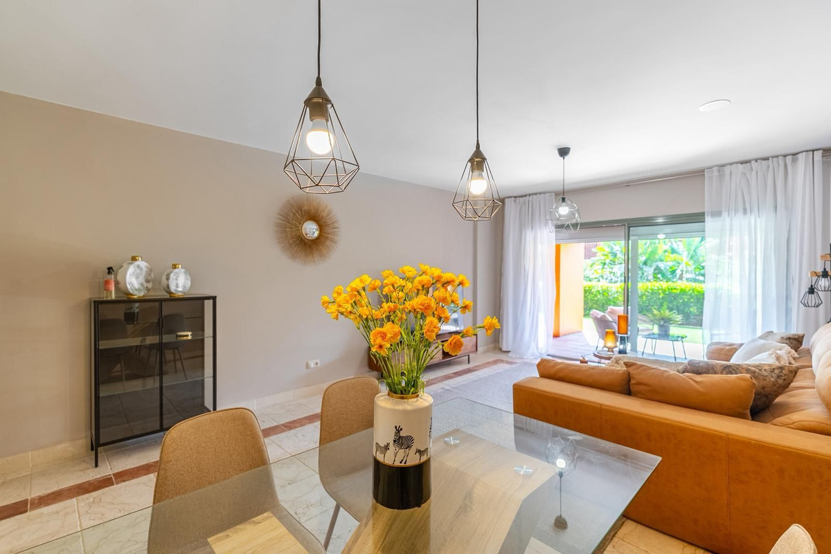 3 Bedroom Apartment in Estepona - Photo 5