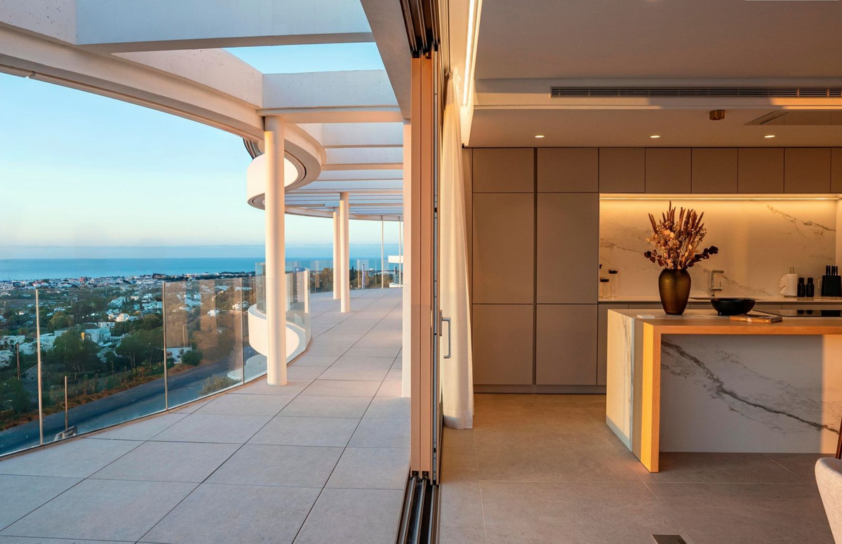 4 Bedroom Penthouse in Benahavís - Photo 22