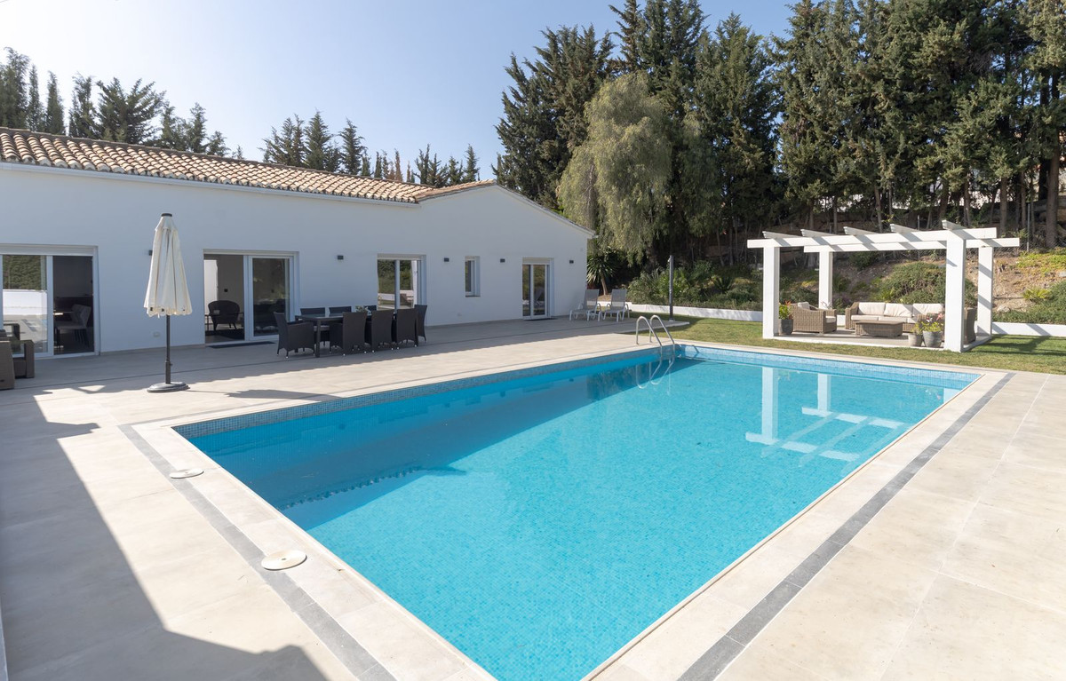 6 Bedroom Villa in Estepona - Photo 43