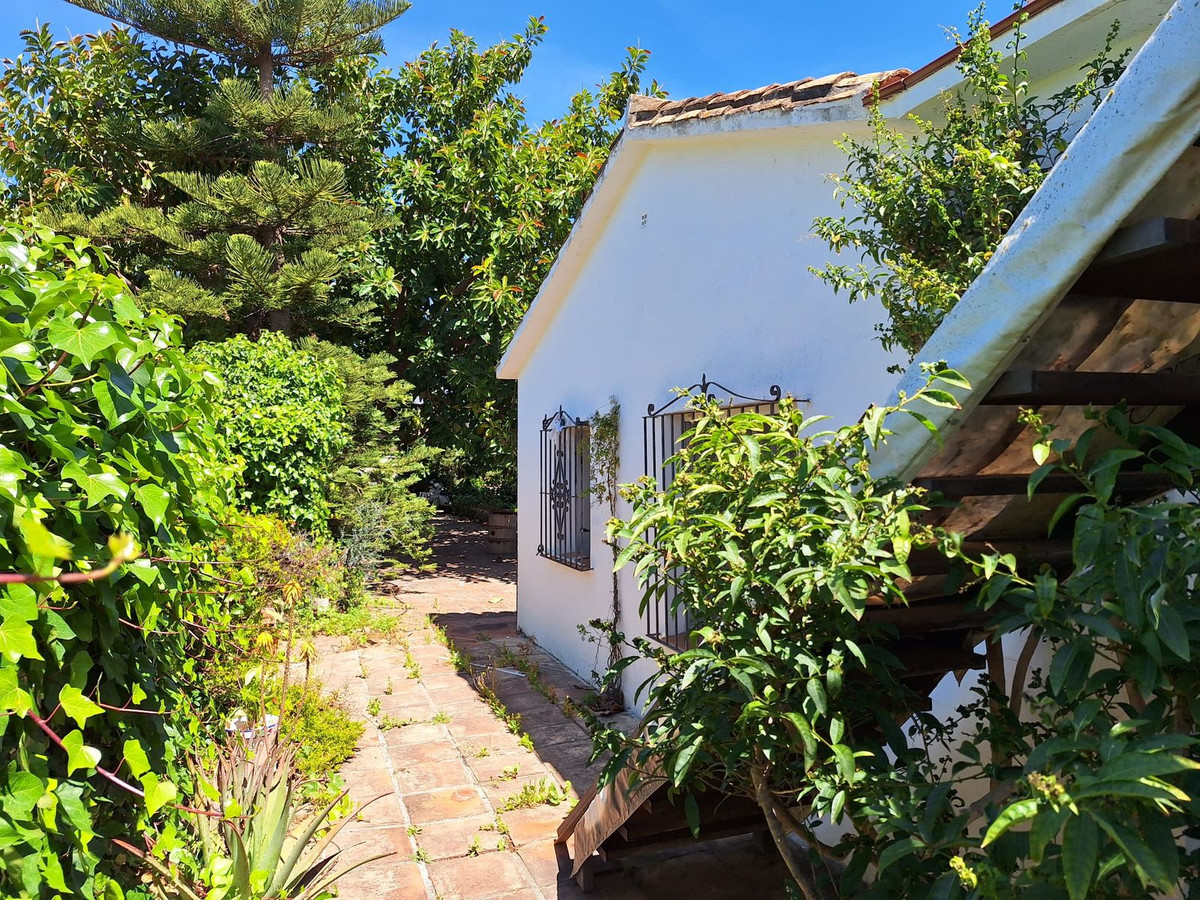 3 Bedroom Country house in Estepona - Photo 10