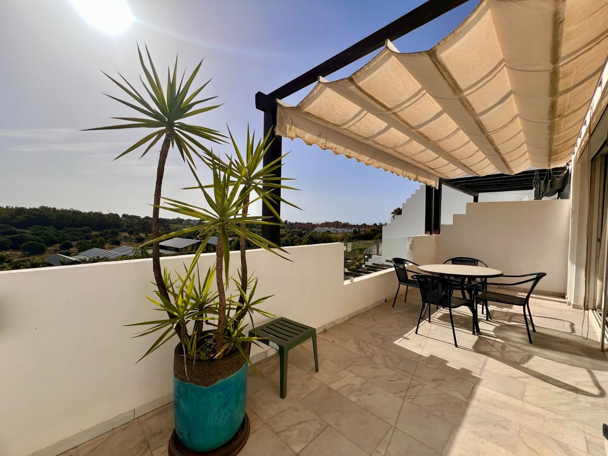 3 Bedroom Penthouse in Estepona - Photo 10