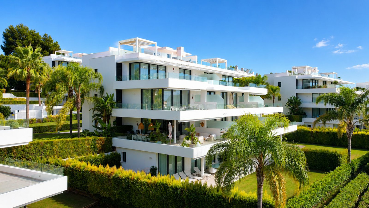 3 Bedroom Apartment in Estepona - Photo 5