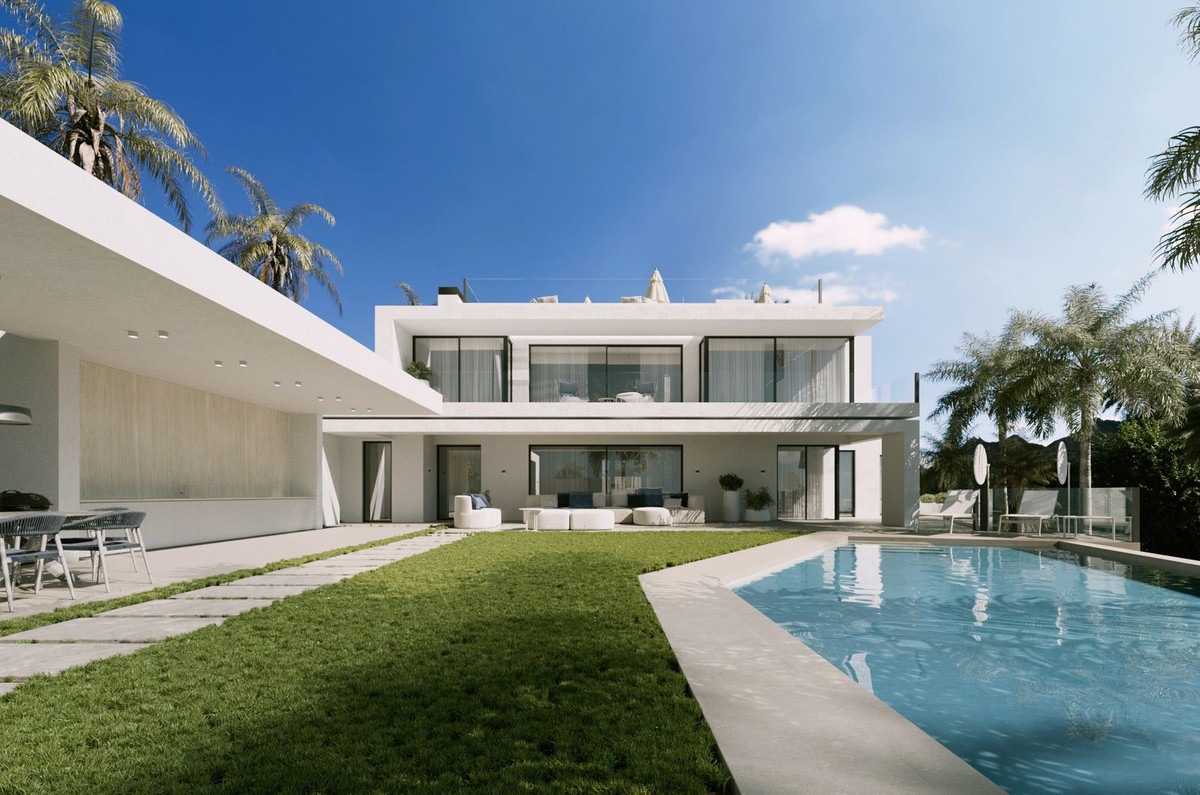 6 Bedroom Villa in Marbella - Photo 2