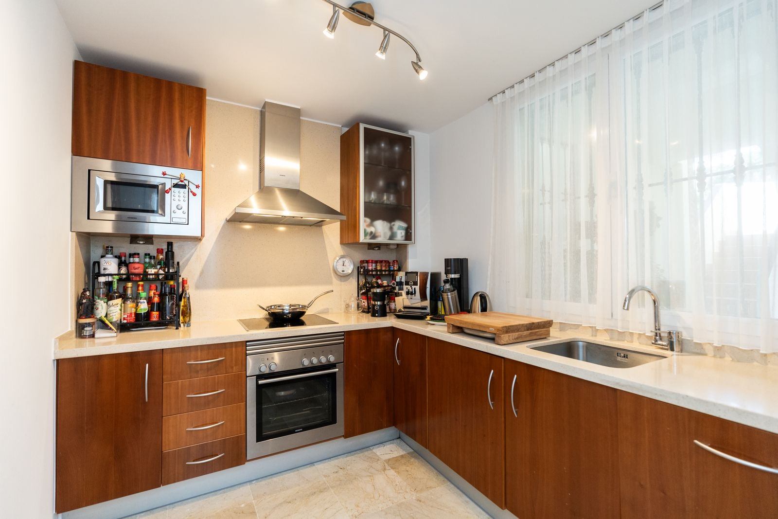 4 Bedroom Apartment in Benahavís - Photo 10