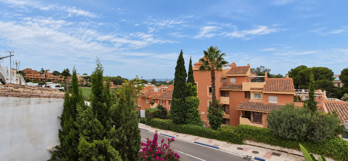 2 Bedroom Townhouse in Marbella - Photo 20